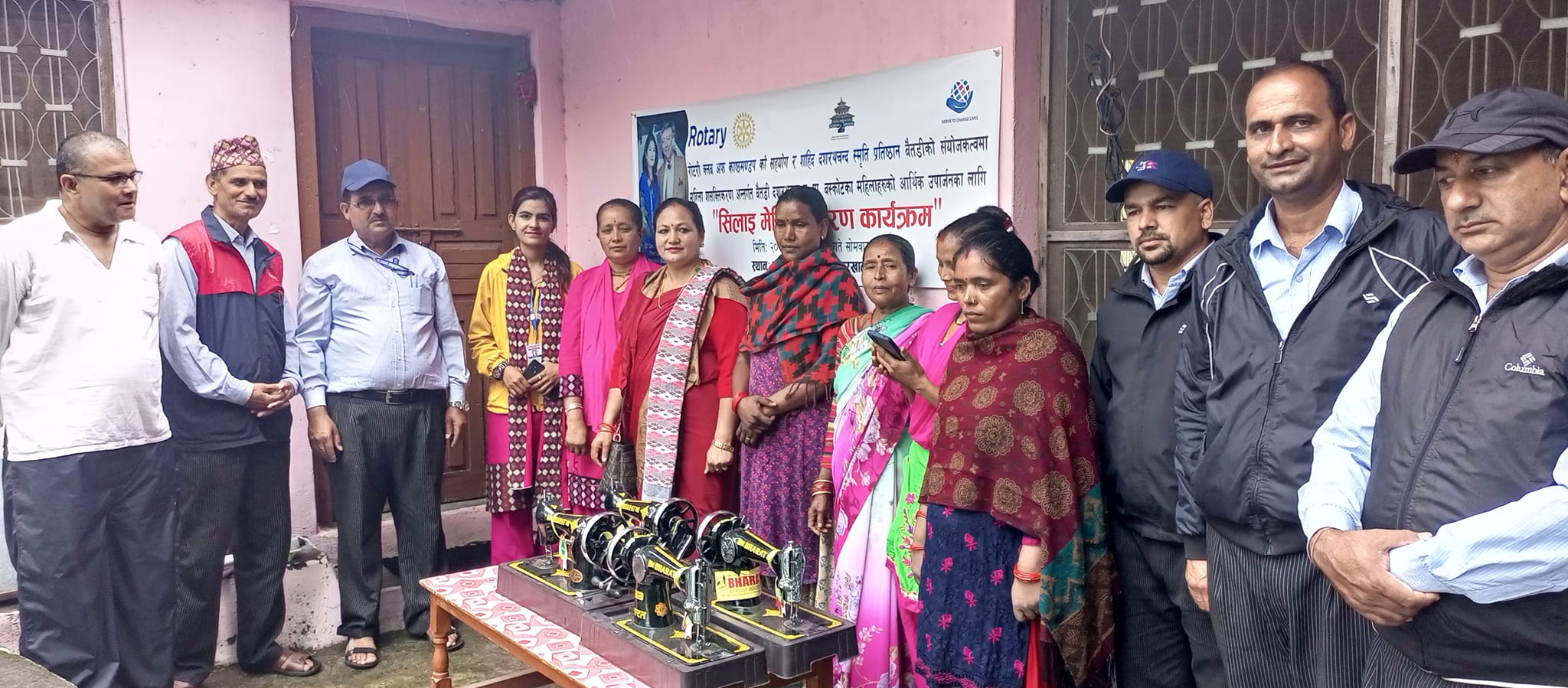 शहीद दशरथ चन्दको जन्म जयन्तीको अवसरमा सिलाई मेसिन वितरण 